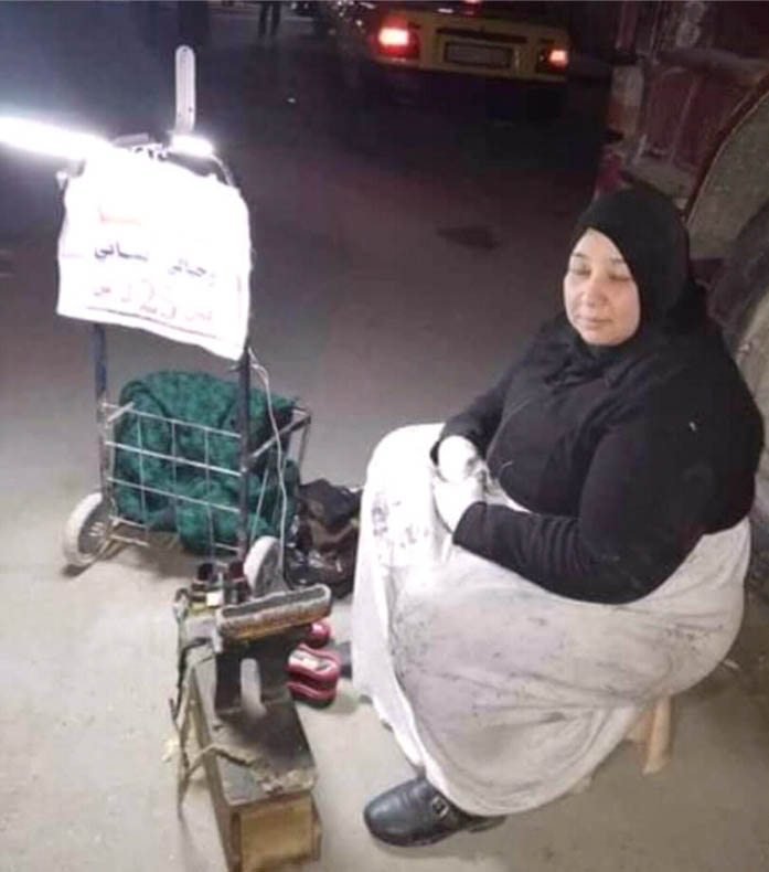 أم أزيد التي تعمل بتلميع الأحذية تم النصب عليها
