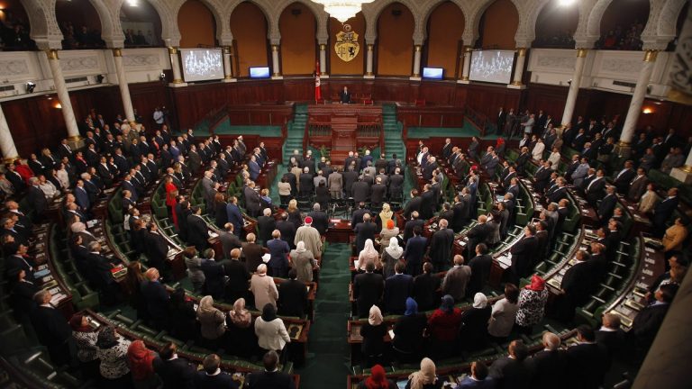 البرلمان التونسي يستدعي ثلاثة وزراء للاستجواب