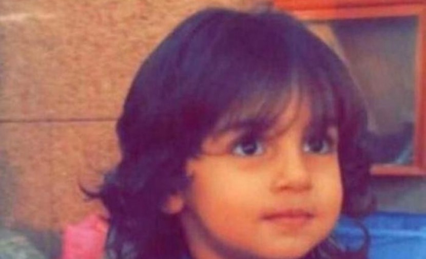طفل ينحر أمام عين والدته